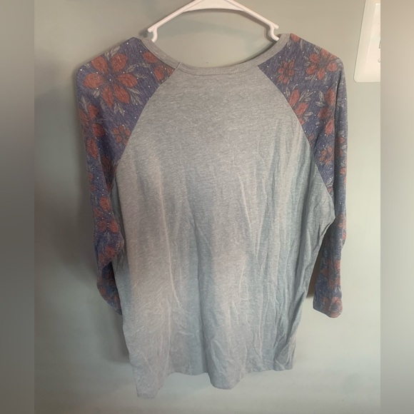 LuLaRoe Gray Floral Print Randy Top - Picture 2 of 3